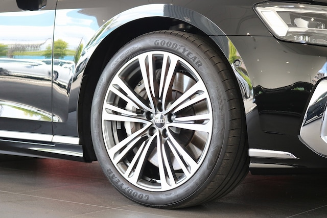 Audi A8 TFSI e 60 TFSI e quattro 340(462) kW(PS) tiptronic for more details contact your dealer
