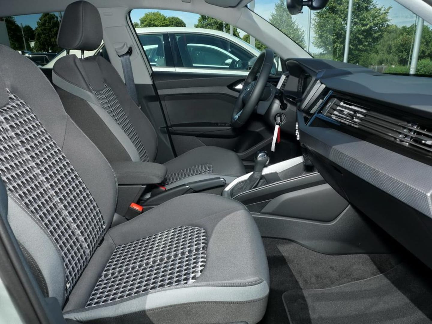 Bild über Audi A1 Sportback S line 30 TFSI S tronic - für weitere Informationen kontaktieren Sie den Audi Partner