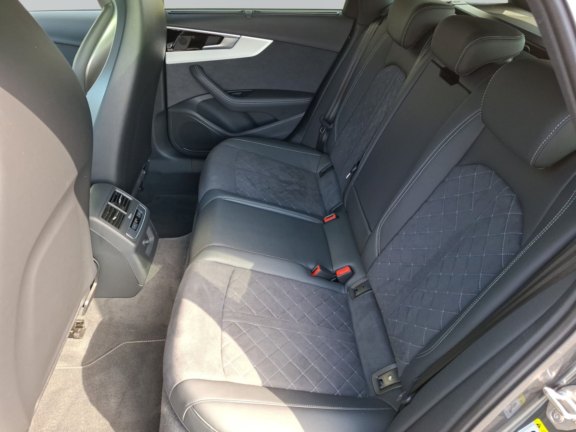 Audi A4 Avant S line