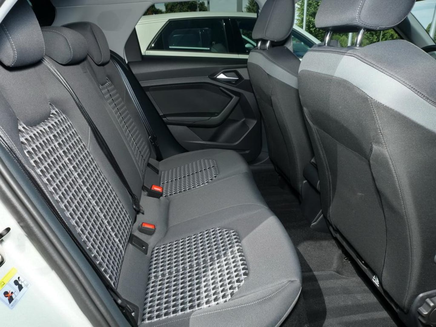 Bild über Audi A1 Sportback S line 30 TFSI S tronic - für weitere Informationen kontaktieren Sie den Audi Partner