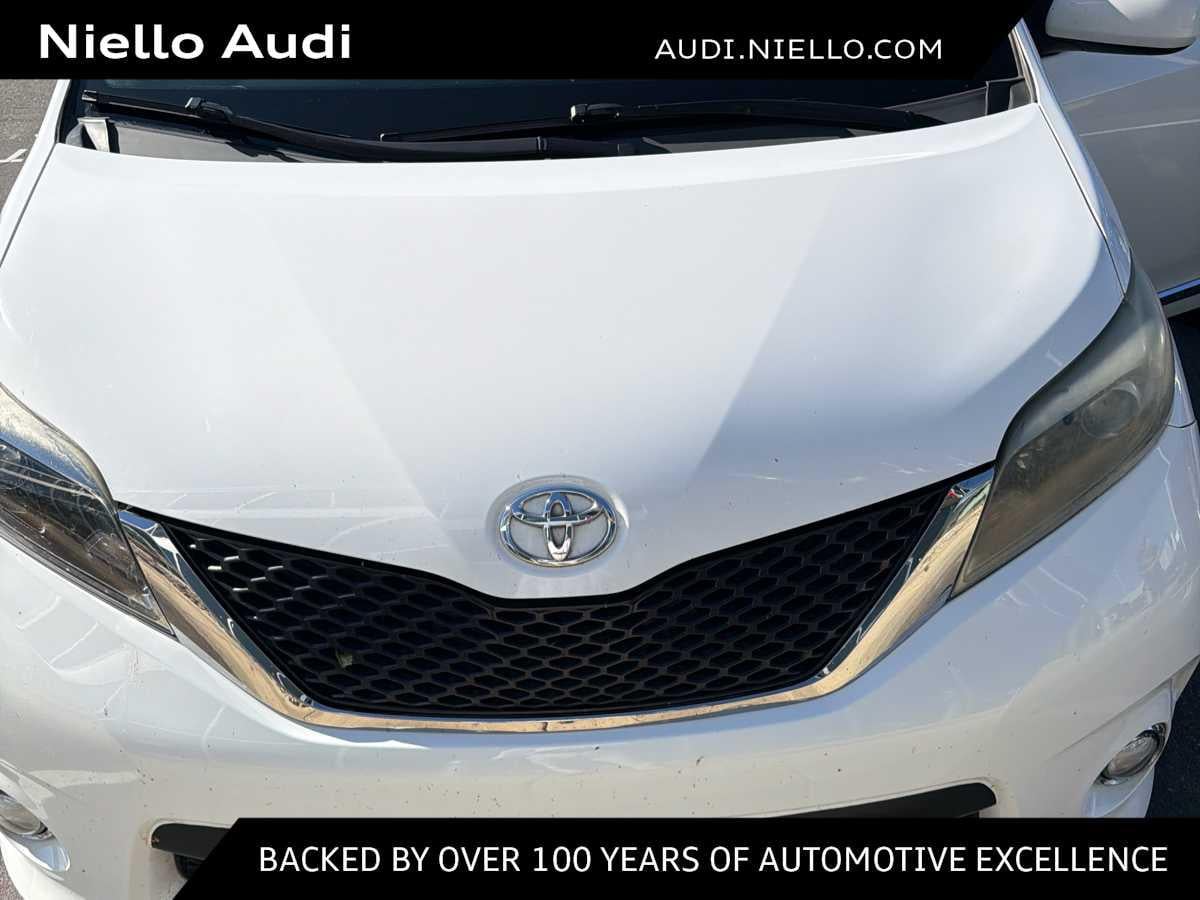 2017 Toyota Sienna SE V6 8-Passenger's photo