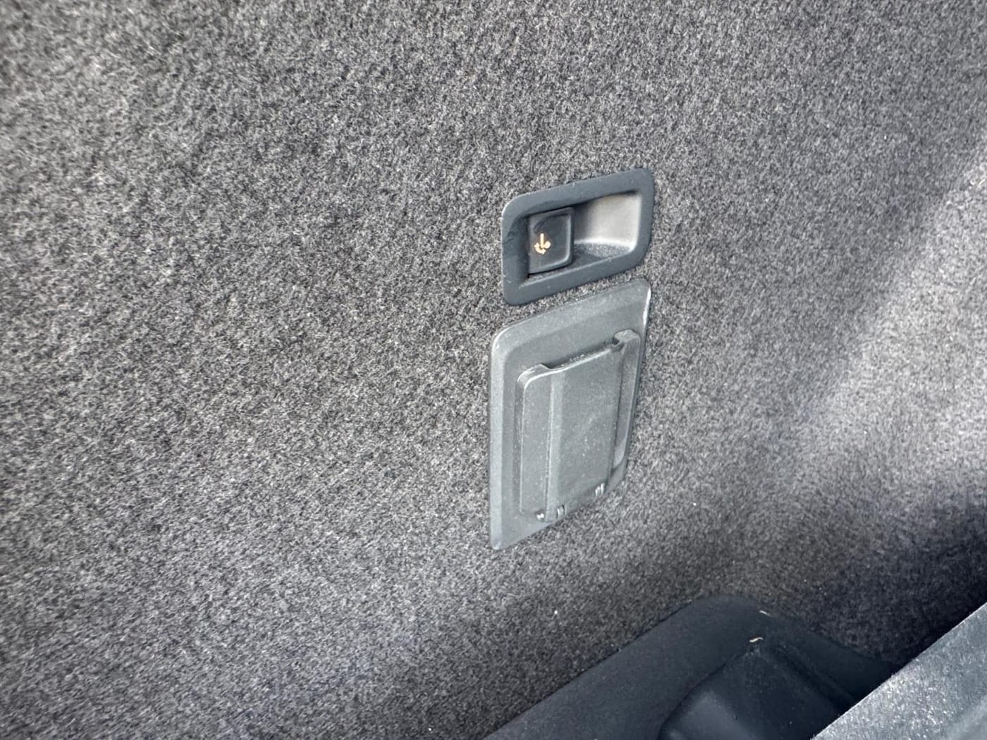 CUPRA Leon Sportstourer 1.5 eTSI DSG 110 kW (150 CV) — photo 10