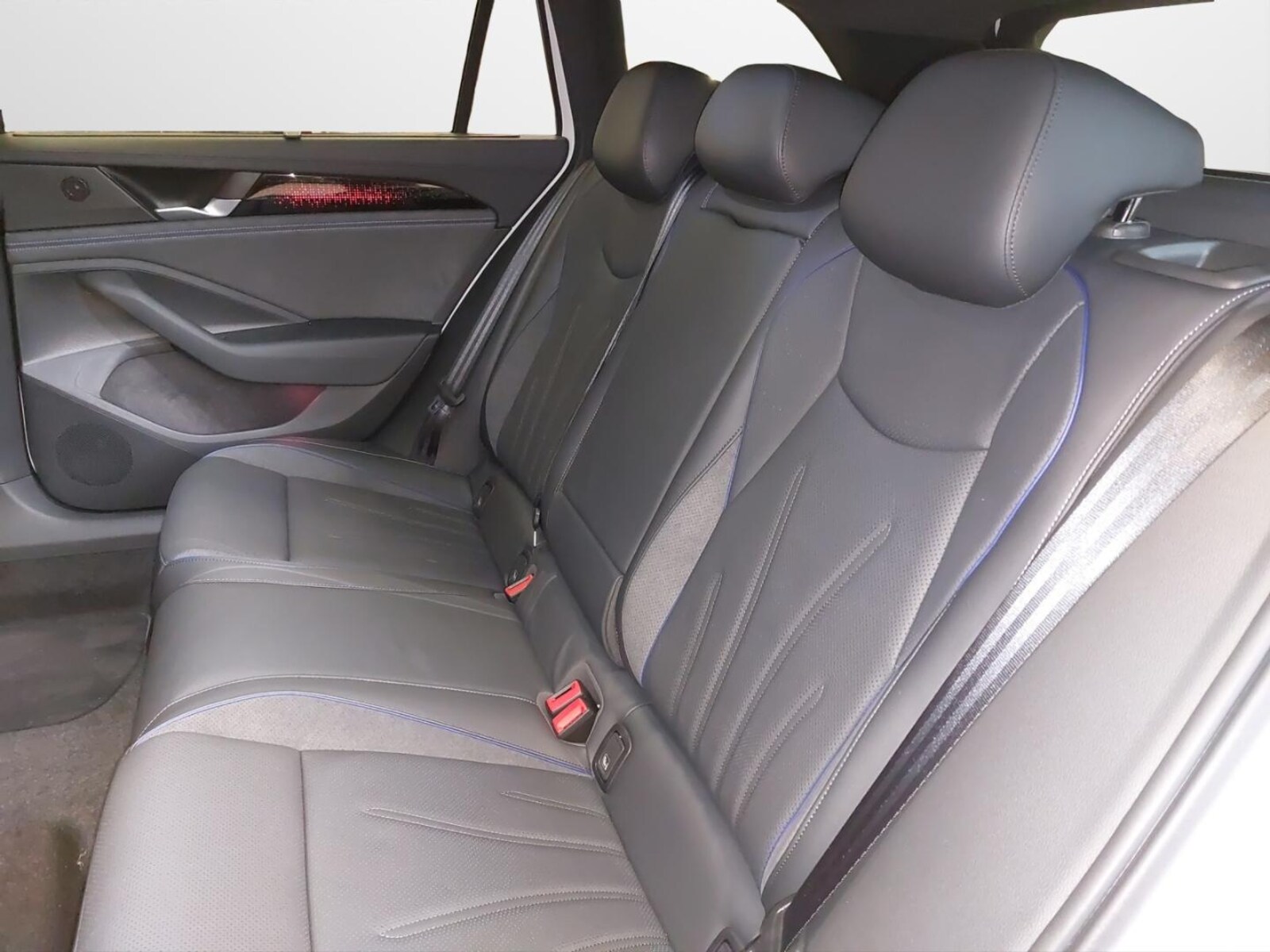 Volkswagen Passat – Bild 11