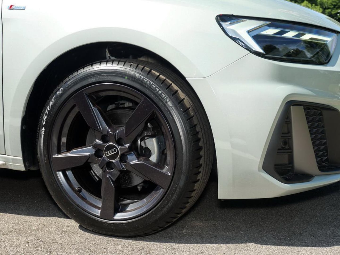 Bild über Audi A1 Sportback S line 30 TFSI S tronic - für weitere Informationen kontaktieren Sie den Audi Partner
