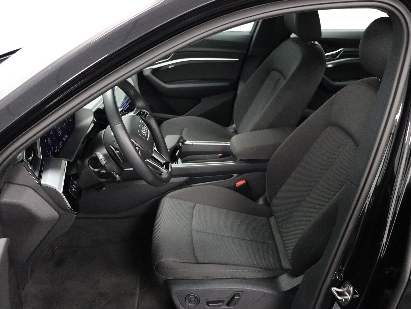 Image about Audi Q8 e-tron advanced 55 e-tron quattro