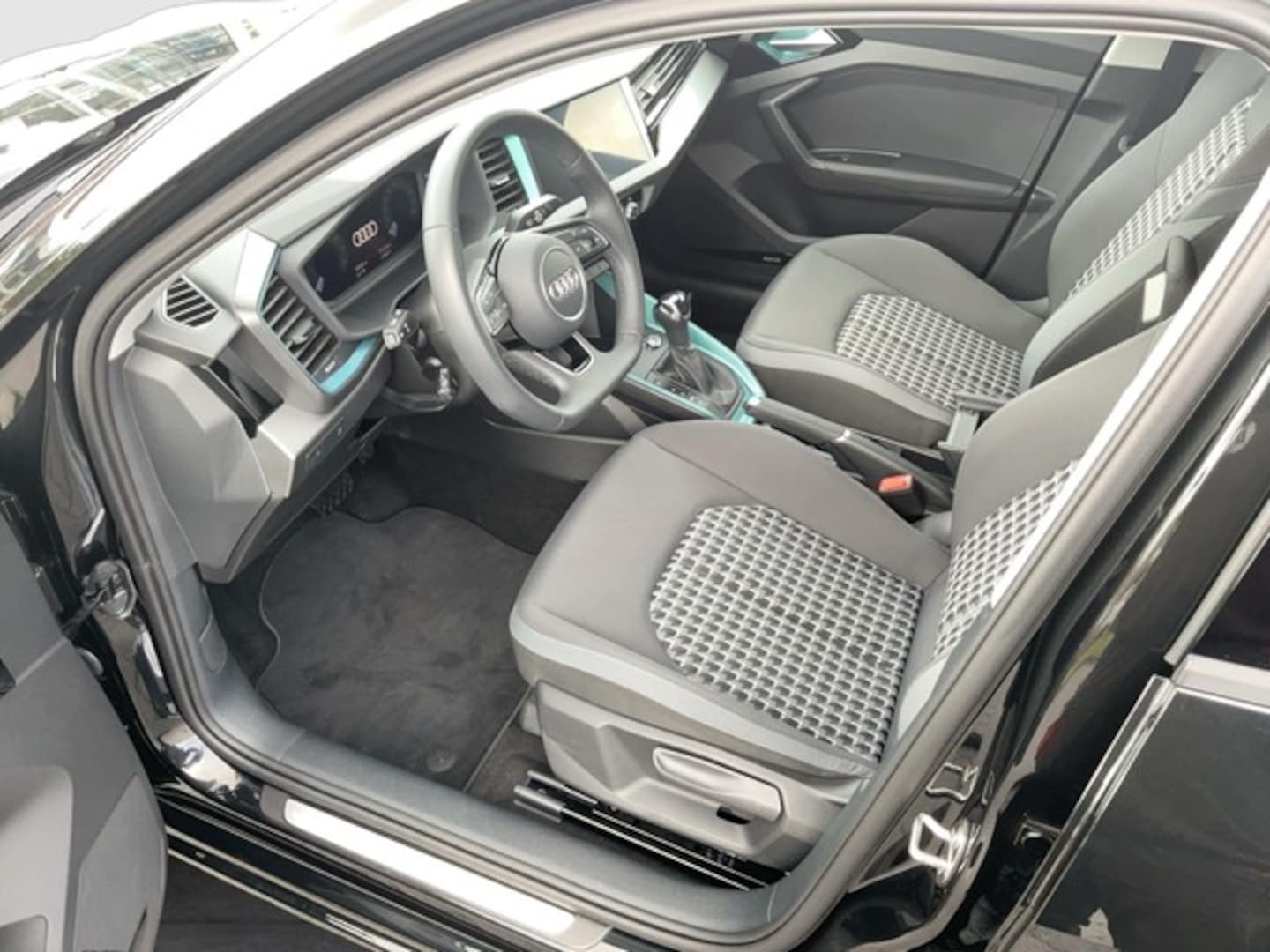 Bild über Audi A1 Sportback advanced 30 TFSI S tronic - für weitere Informationen kontaktieren Sie den Audi Partner