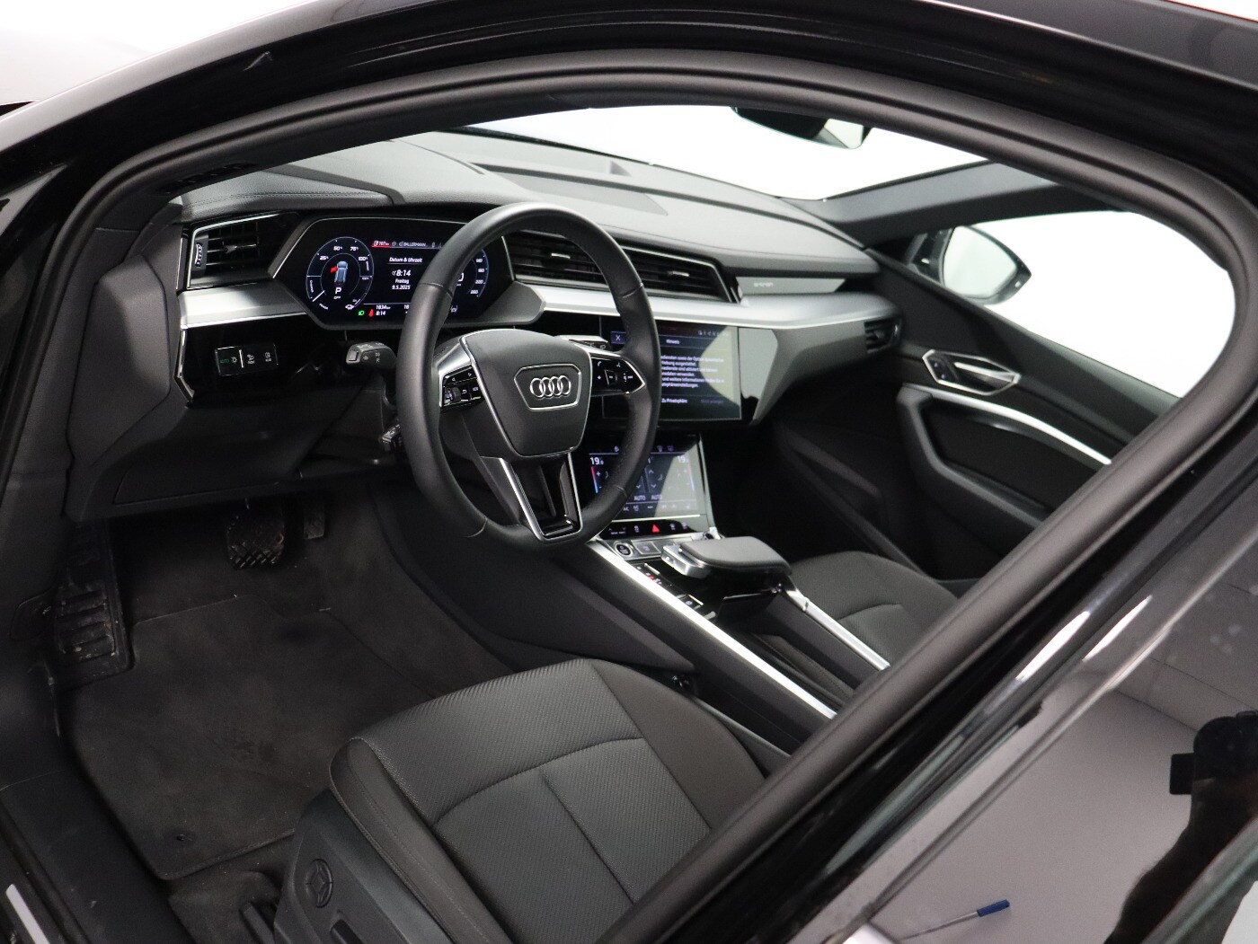 Image about Audi Q8 e-tron advanced 55 e-tron quattro