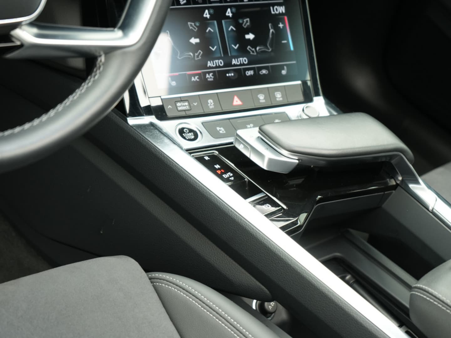 Bild über Audi Q8 e-tron S line 50 e-tron quattro - für weitere Informationen kontaktieren Sie den Audi Partner