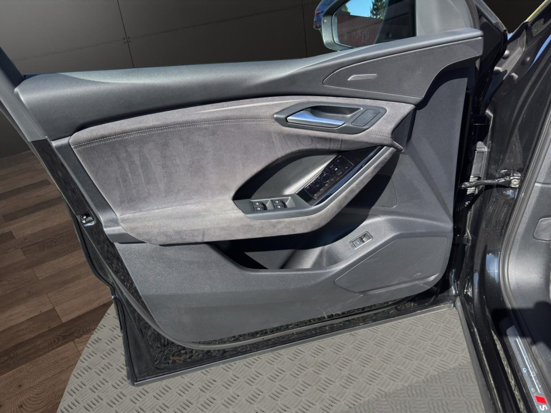 Audi SQ6 SUV e-tron
