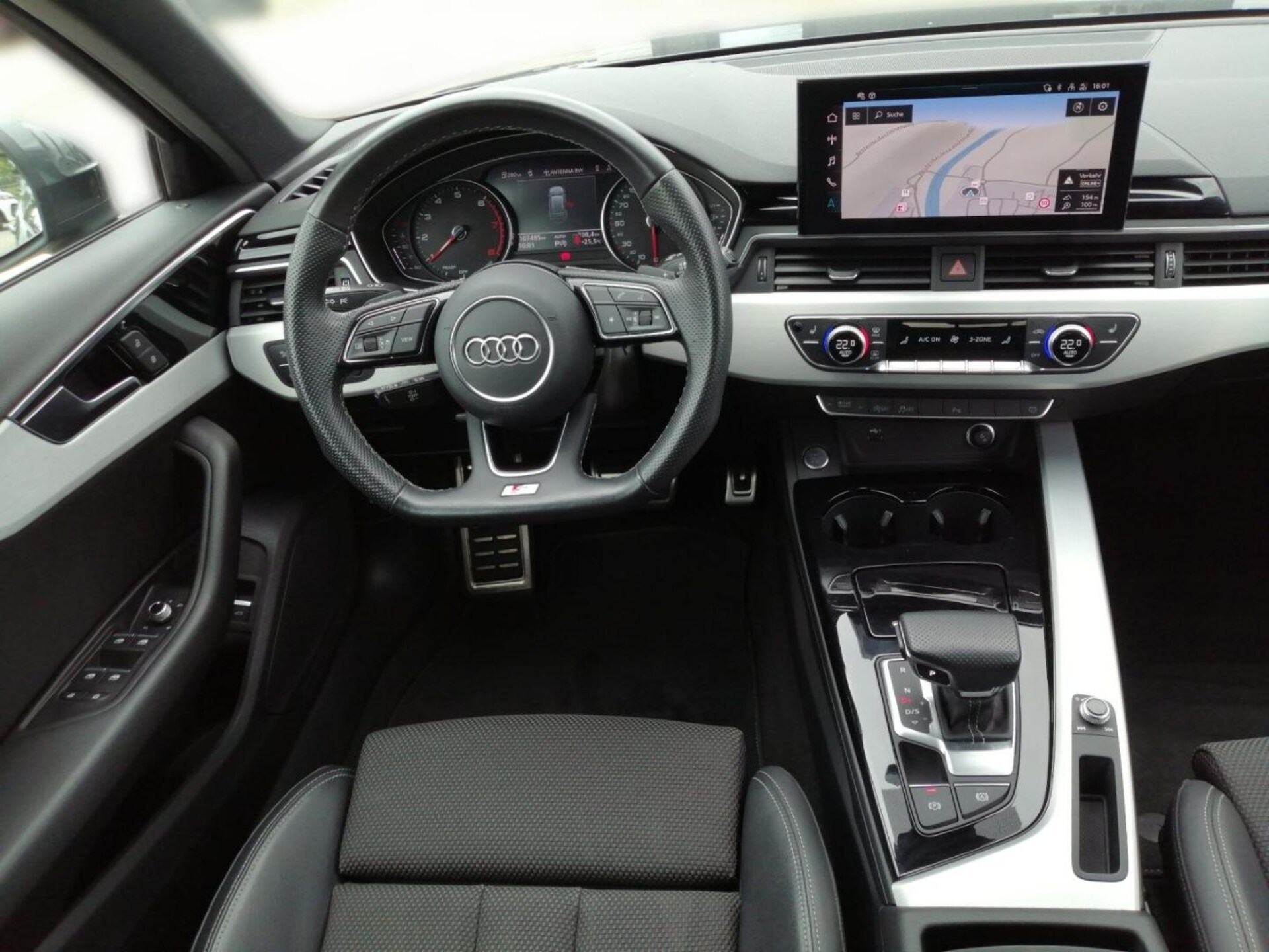 Audi A4 Avant S line