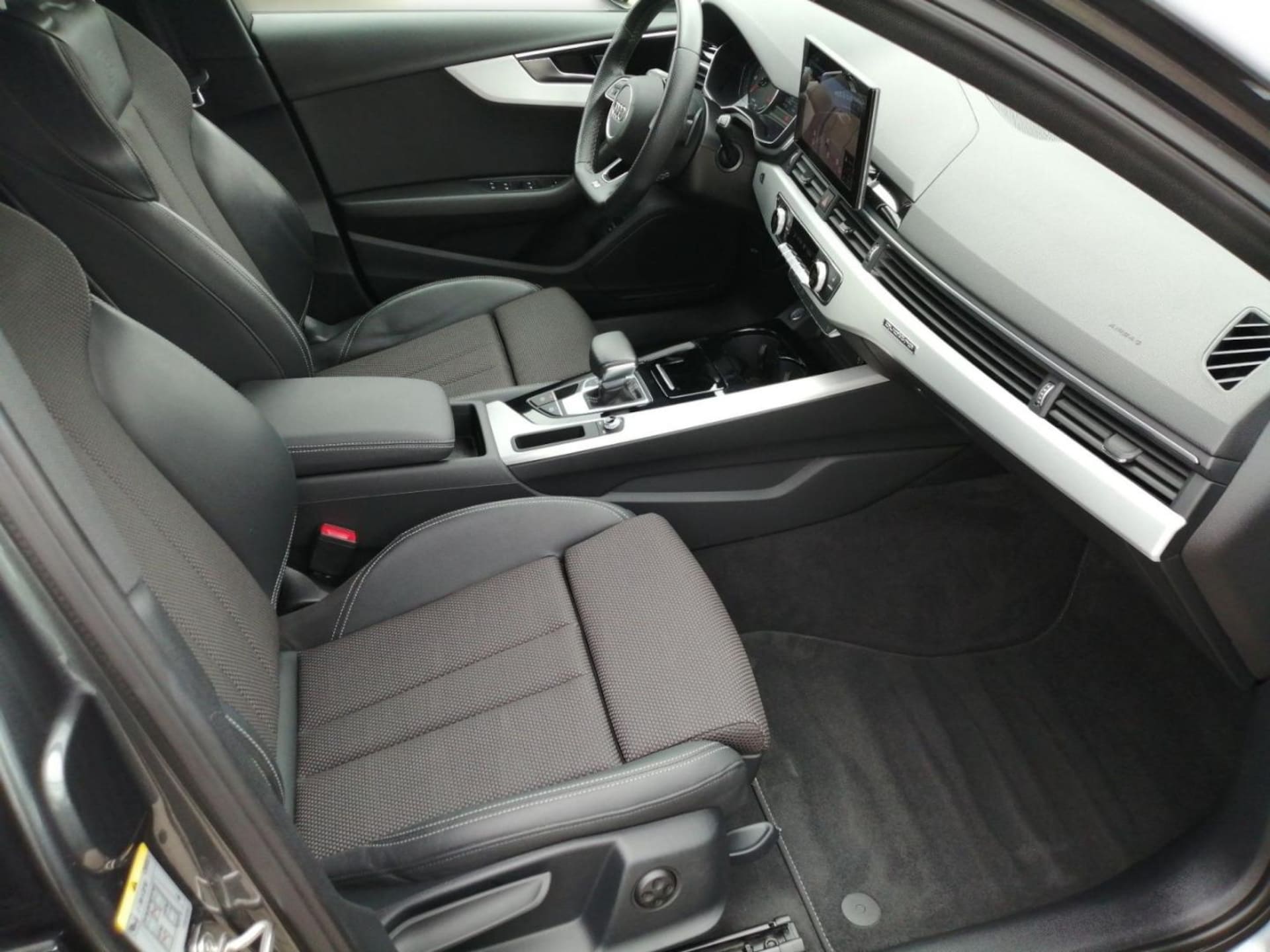 Audi A4 Avant S line