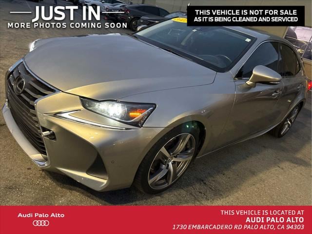 2017 Lexus IS 200t's photo