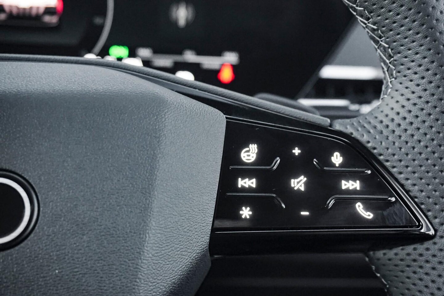 Image about Audi Q6 SUV e-tron e-tron quattro