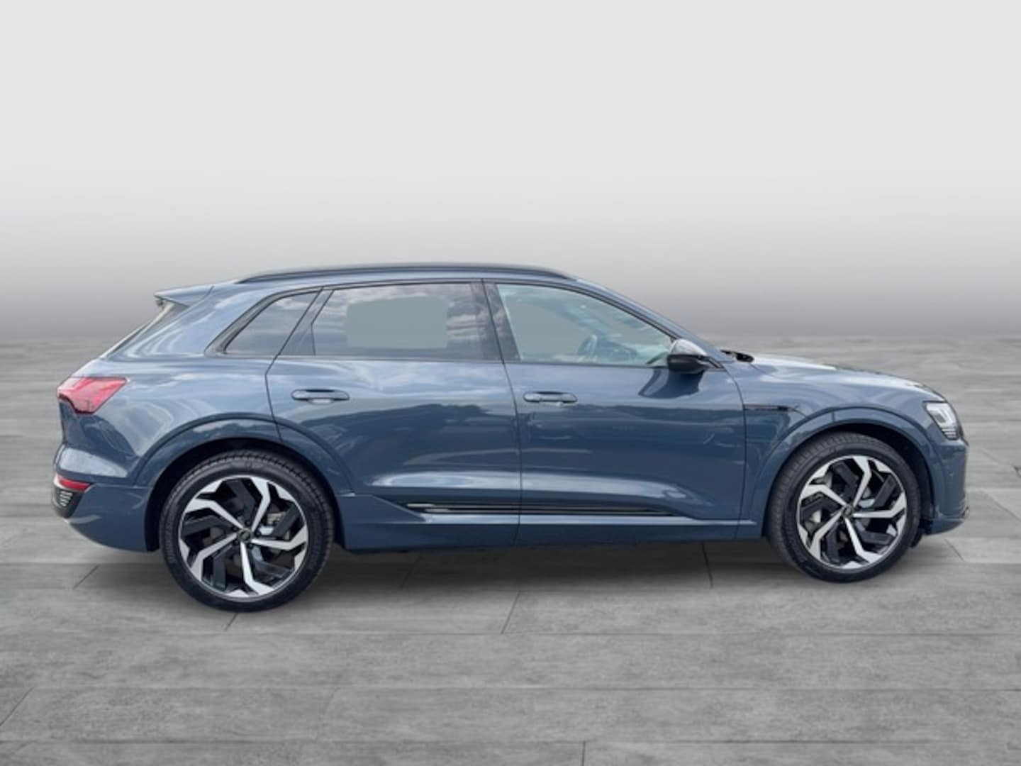 Bild über Audi Q8 e-tron S line 55 e-tron quattro - für weitere Informationen kontaktieren Sie den Audi Partner