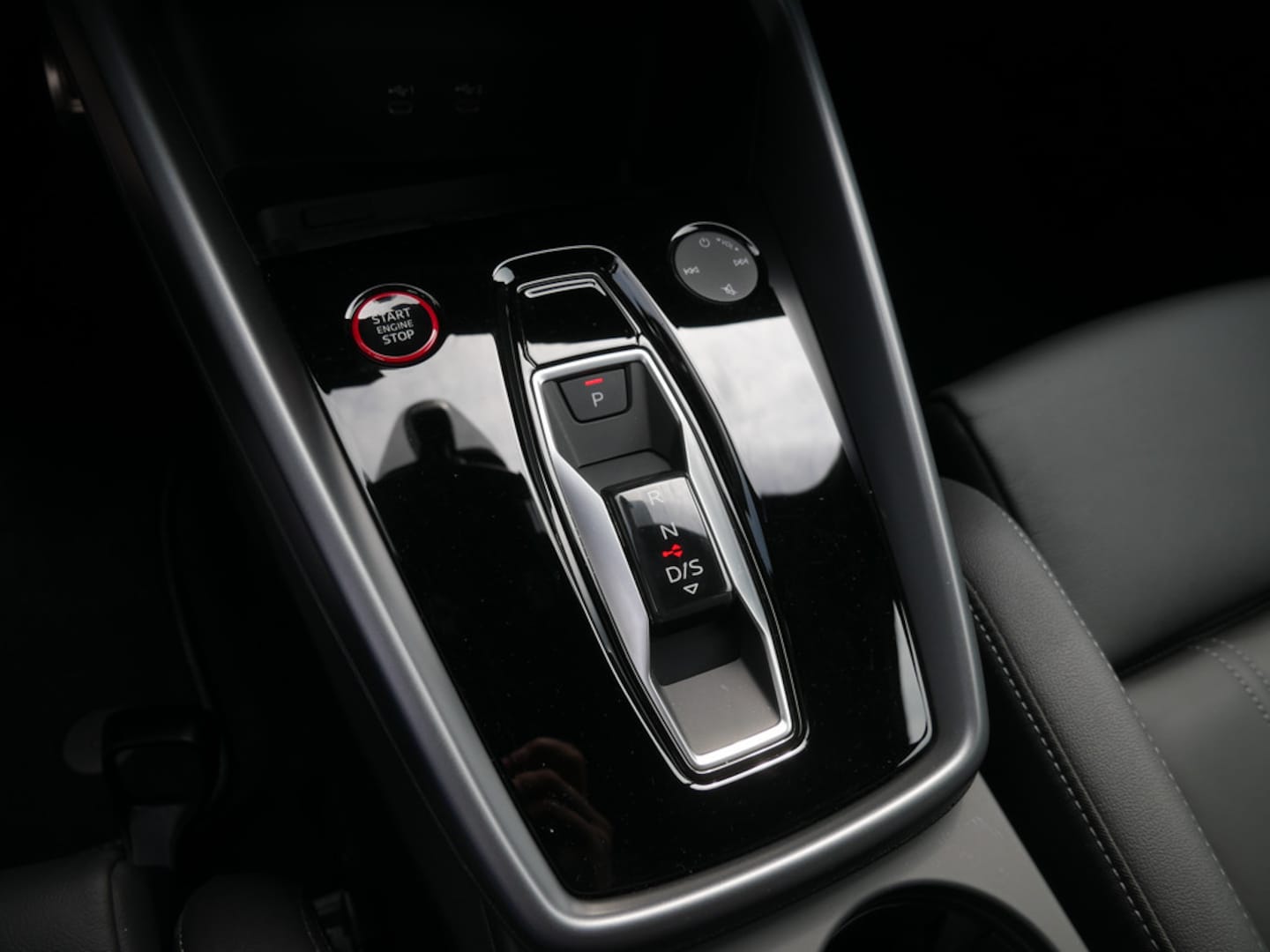 Bild über Audi S3 Limousine TFSI quattro S tronic - für weitere Informationen kontaktieren Sie den Audi Partner