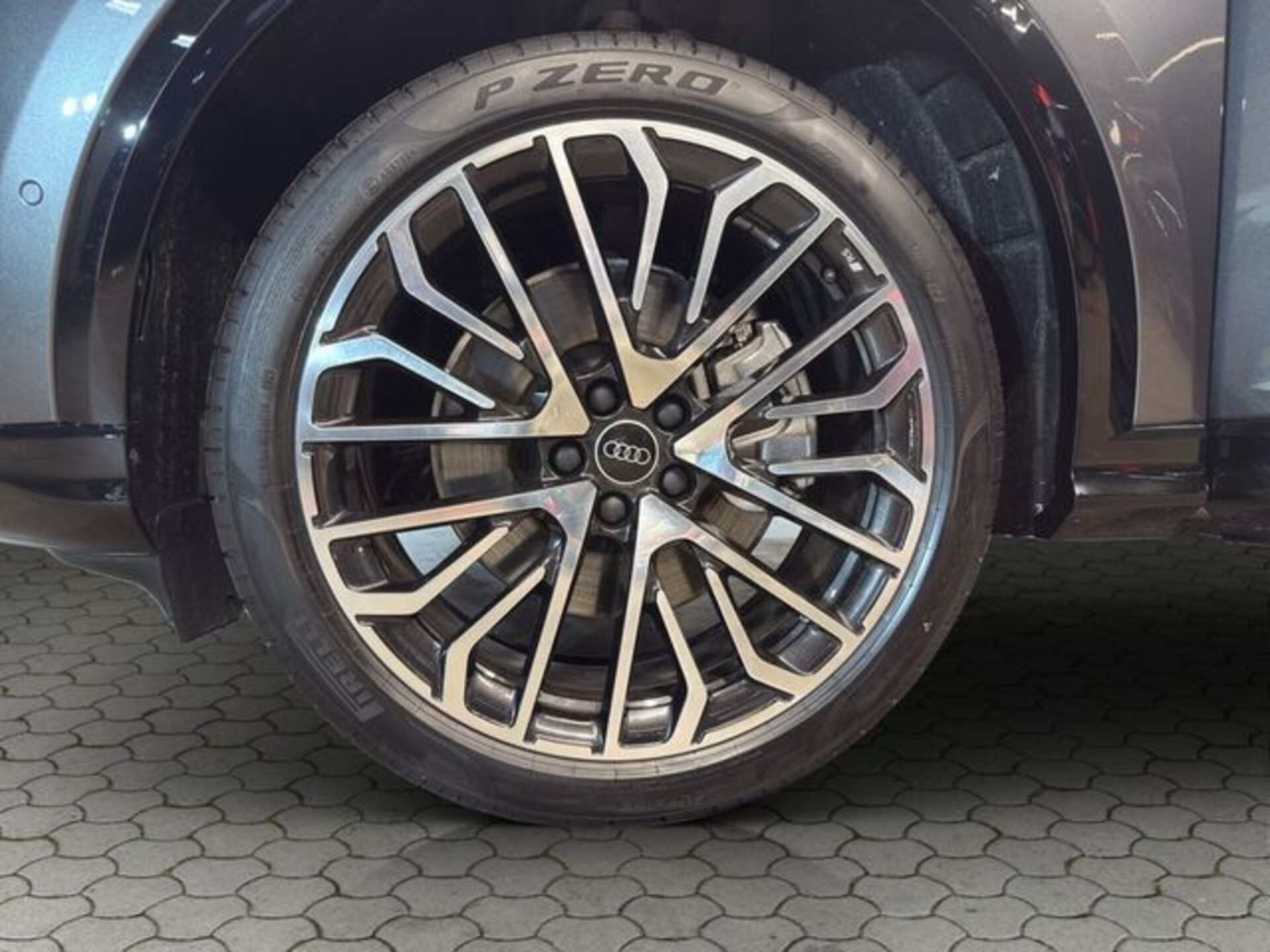 Audi Q5 Sportback edition one