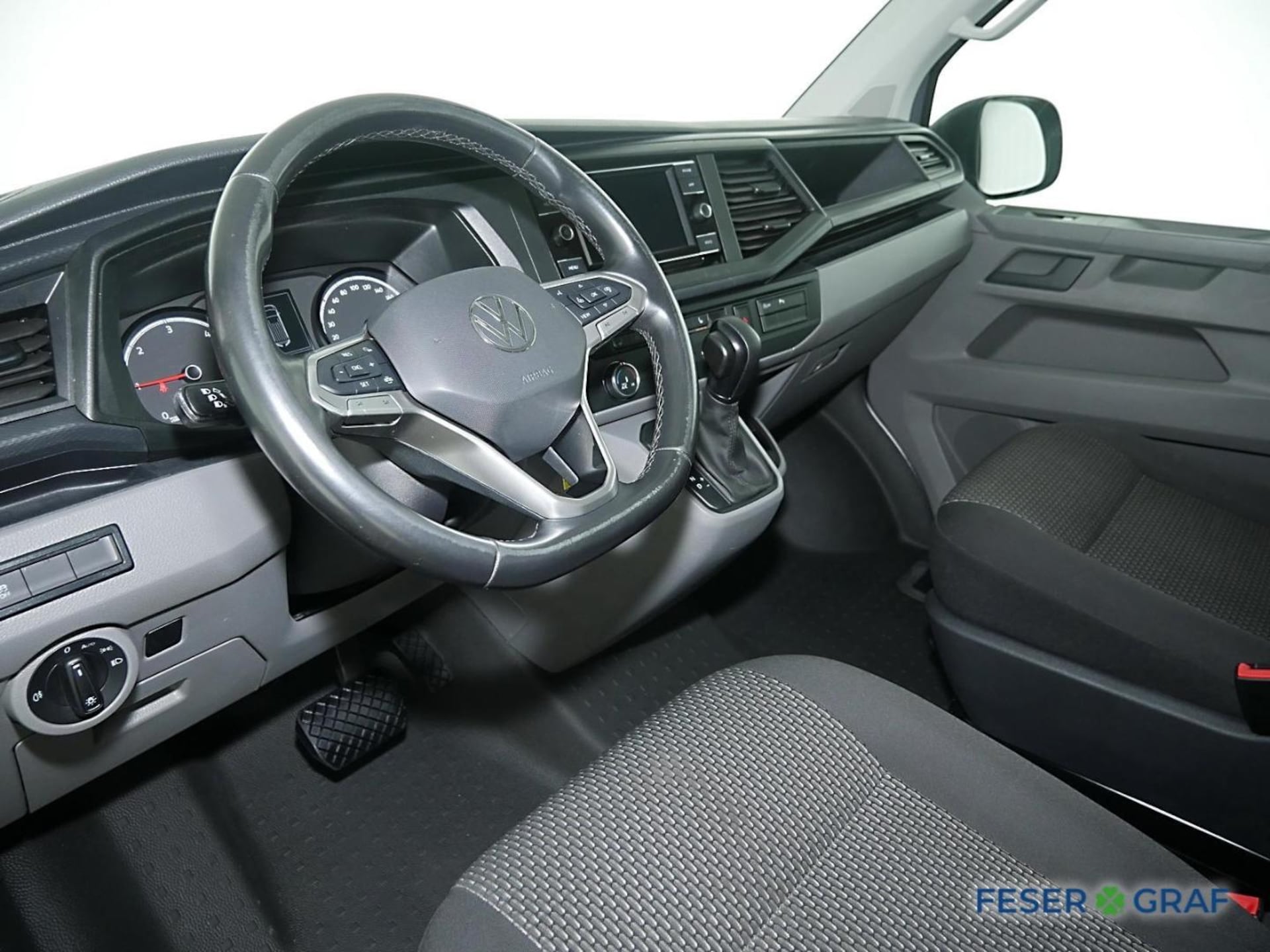Volkswagen T6.1 Transporter Kombi langer Radstand