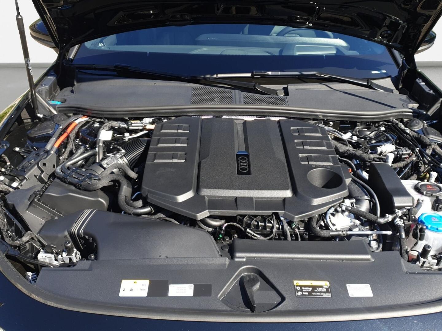 Bild über Audi A6 Avant TDI quattro 220 kW S tronic - für weitere Informationen kontaktieren Sie den Audi Partner