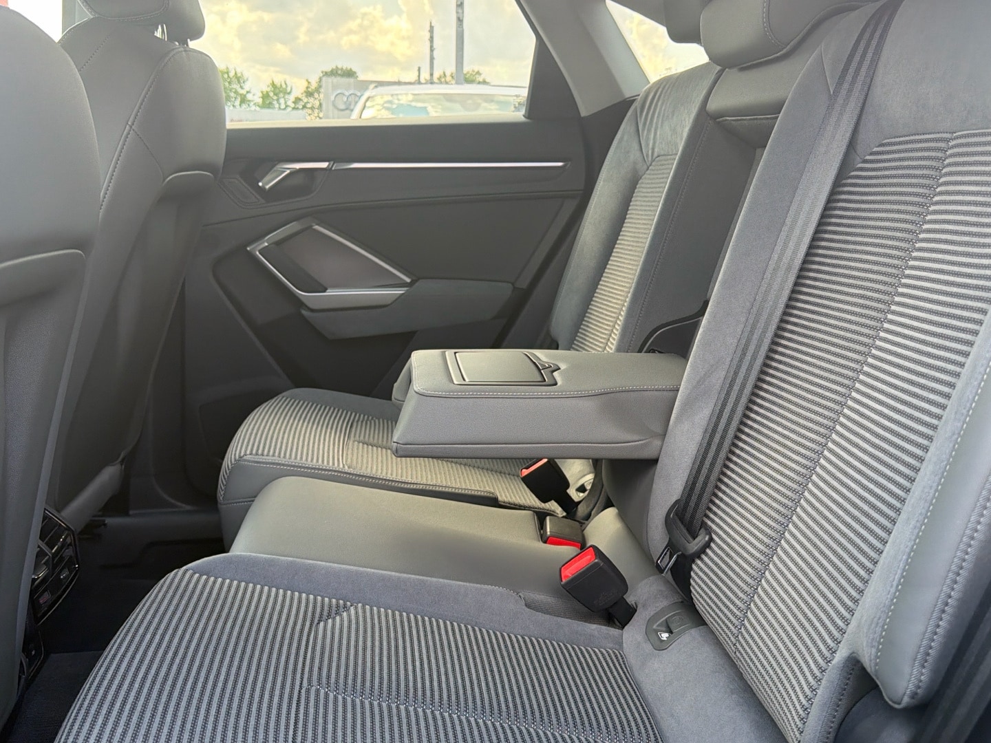 Bild über Audi Q3 Sportback S line 35 TFSI S tronic - für weitere Informationen kontaktieren Sie den Audi Partner