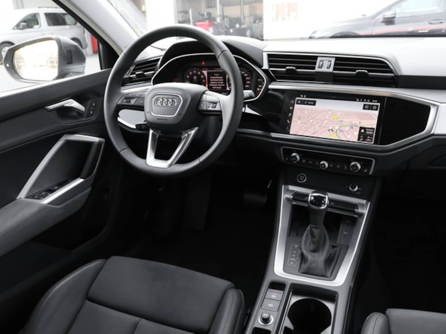 Bild über Audi Q3 TFSI quattro 180 kW S tronic - für weitere Informationen kontaktieren Sie den Audi Partner
