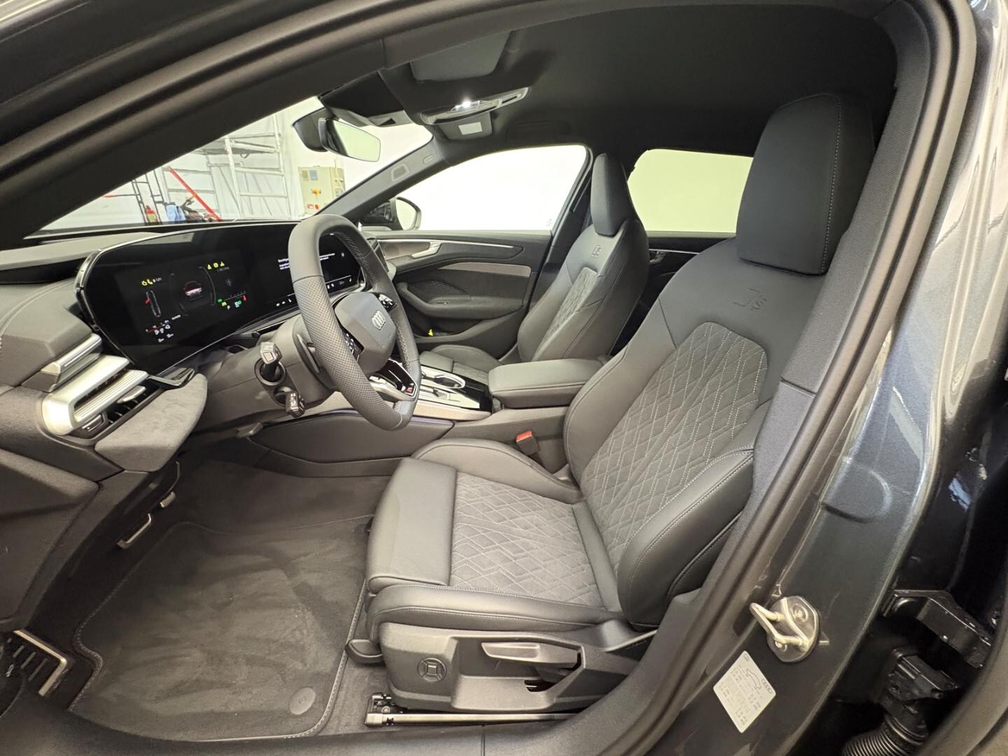 Bild über Audi A6 Avant e-hybrid edition one e-hybrid quattro 270 kW S tronic - für weitere Informationen kontaktieren Sie den Audi Partner