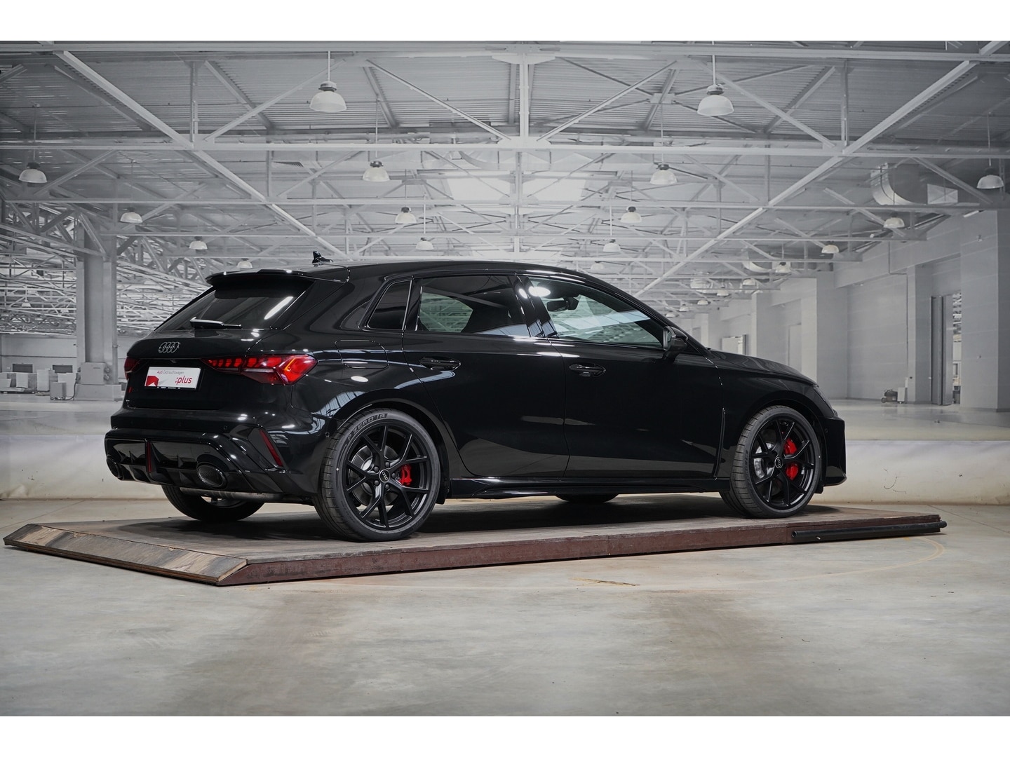 Bild über Audi RS 3 Sportback TFSI quattro 294 kW S tronic - für weitere Informationen kontaktieren Sie den Audi Partner