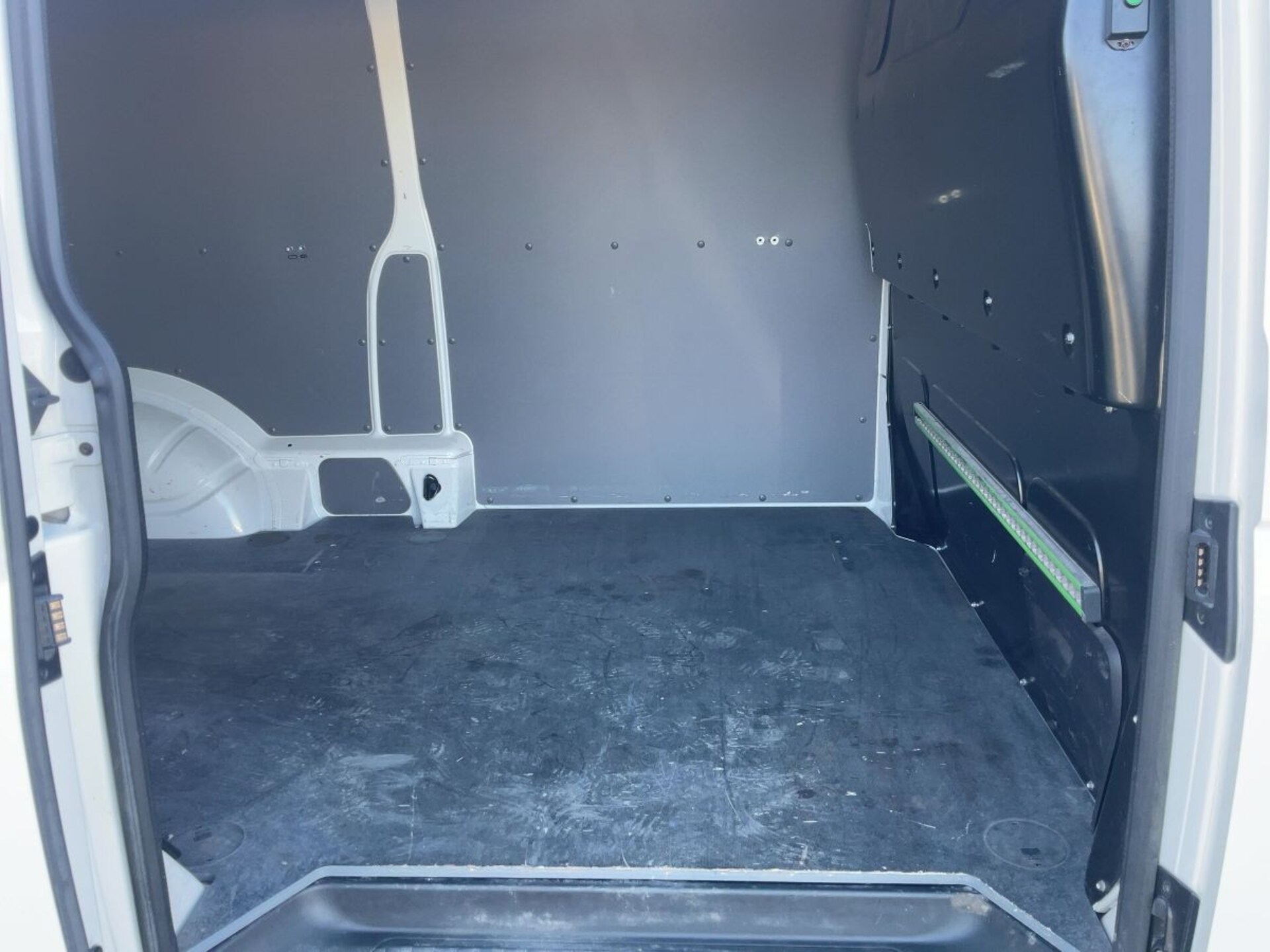Volkswagen T6.1 Transporter Kasten langer Radstand