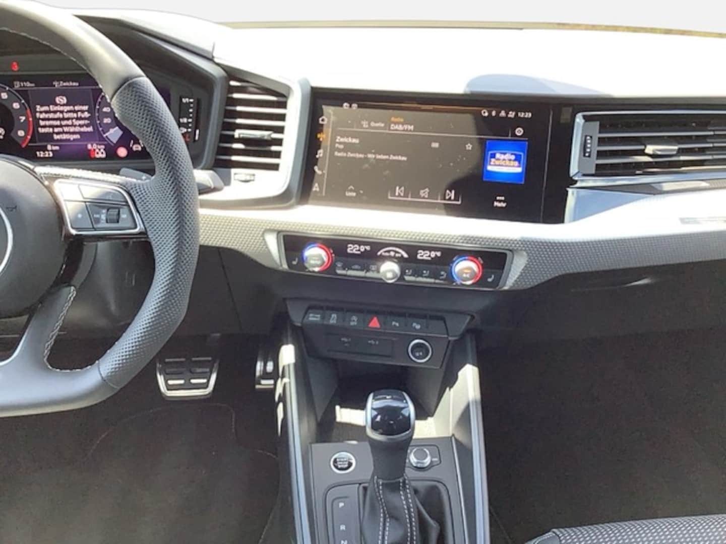 Bild über Audi A1 Sportback S line 35 TFSI S tronic - für weitere Informationen kontaktieren Sie den Audi Partner