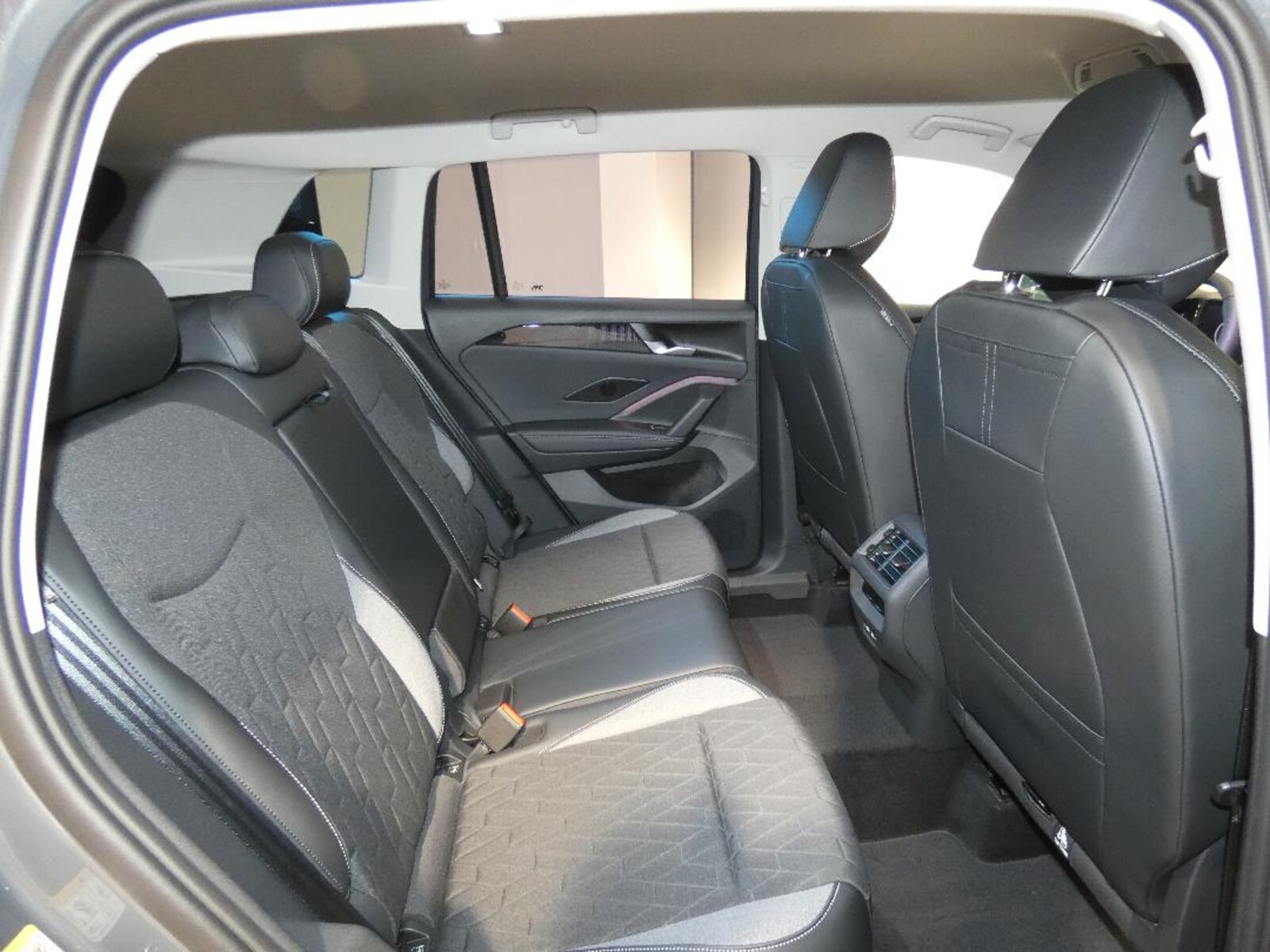 Volkswagen Tiguan – Bild 17