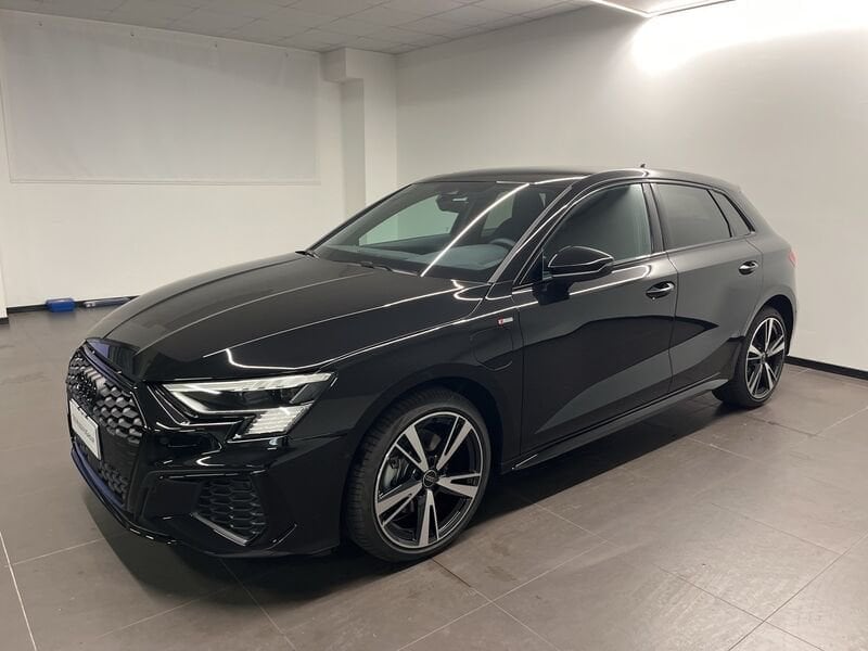 Immagine di Audi A3 Sportback TFSI e Identity Black 40 TFSI e 150 kW (204 CV) S tronic - Vista: for more details contact your dealer