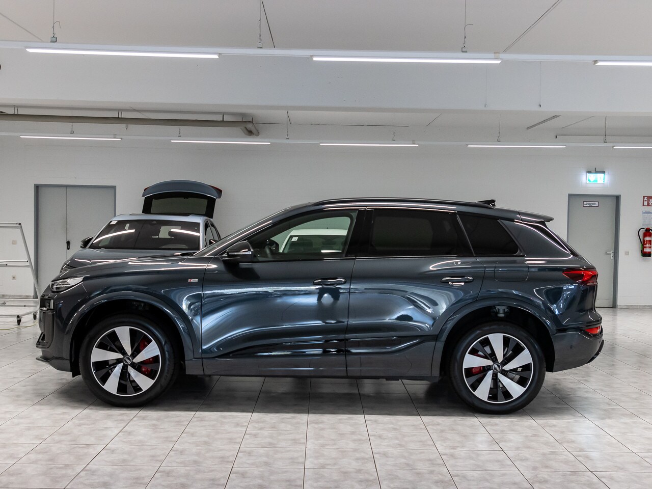 Image about Audi Q6 SUV e-tron e-tron quattro