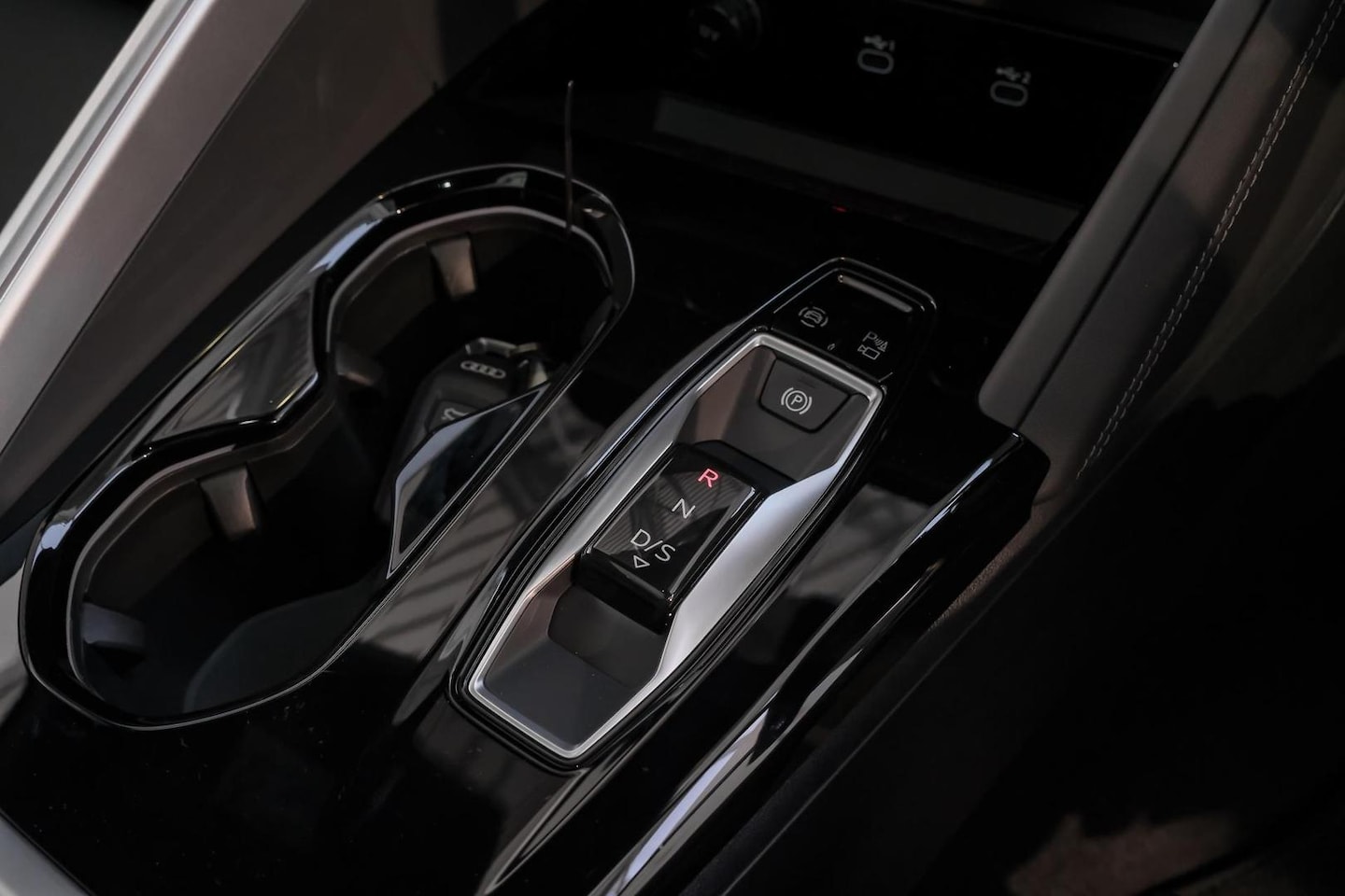 Image about Audi Q5 SUV e-hybrid quattro S tronic