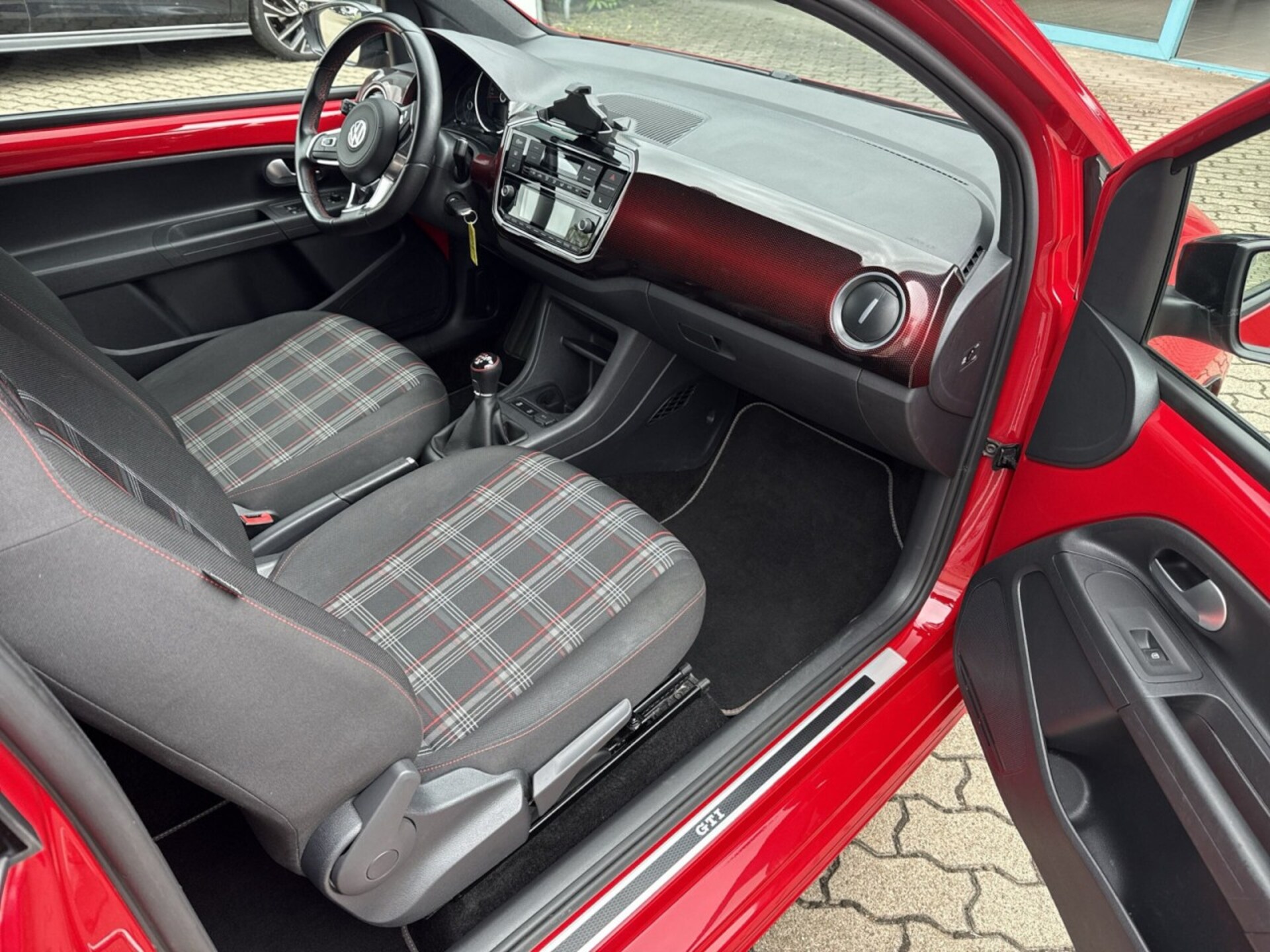 Volkswagen up! GTI
