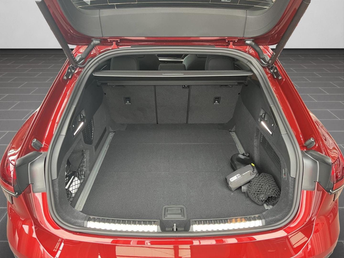 Bild über Audi A6 Avant TFSI quattro 270 kW S tronic - für weitere Informationen kontaktieren Sie den Audi Partner