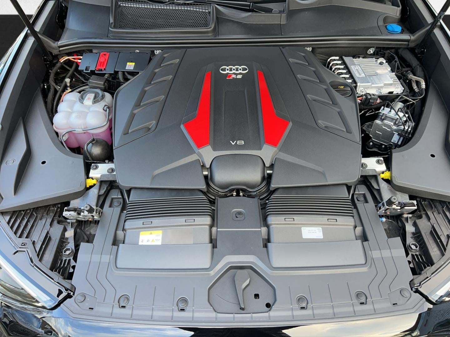 Bild über Audi RS Q8 SUV TFSI quattro tiptronic - für weitere Informationen kontaktieren Sie den Audi Partner