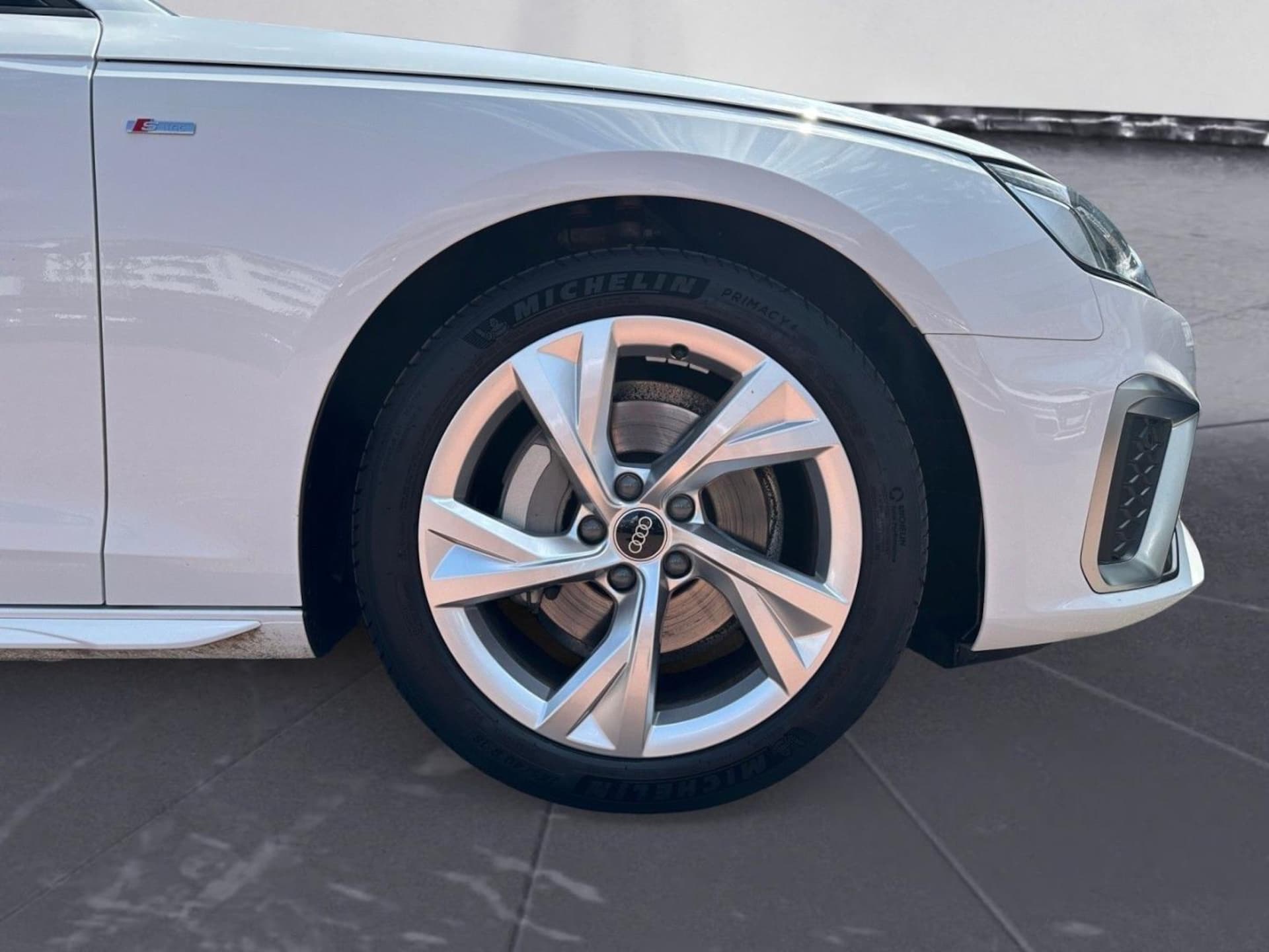 Audi A4 Avant S line