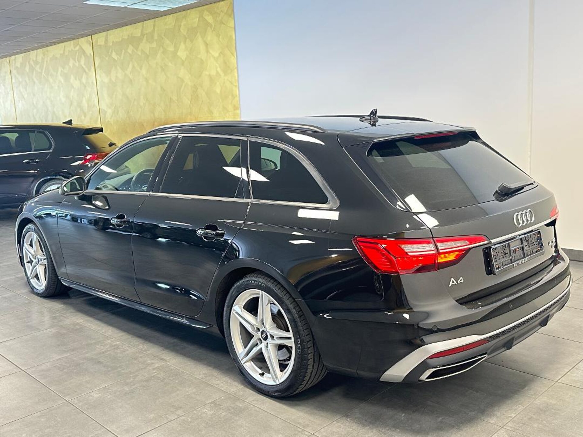 Audi A4 Avant S line
