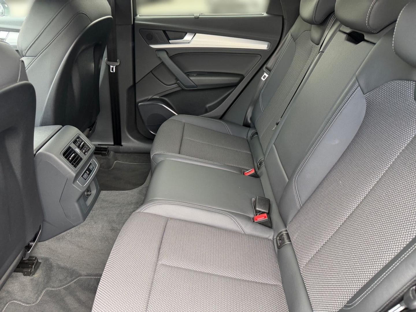 Bild über Audi Q5 Sportback 50 TDI quattro tiptronic - für weitere Informationen kontaktieren Sie den Audi Partner