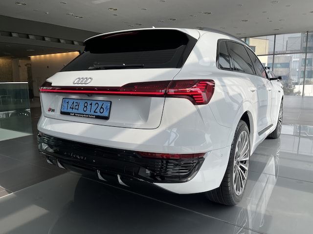 Audi Q8 e-tron 55 quattro Premium kW 3