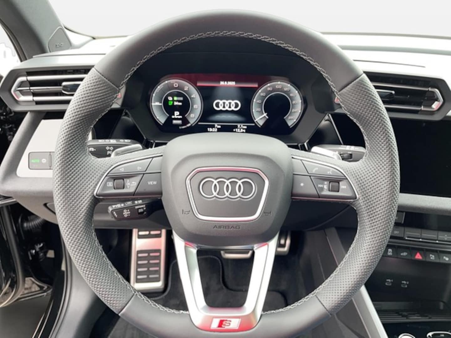 Bild über Audi A3 Sportback TFSI e TFSI e 150 kW S tronic - für weitere Informationen kontaktieren Sie den Audi Partner