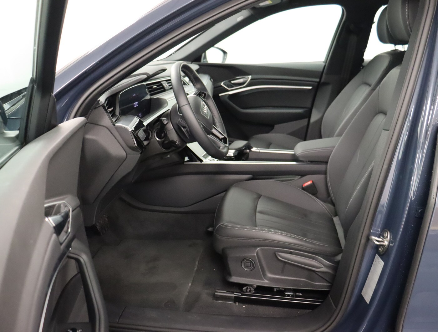 Image about Audi Q8 e-tron S line 55 e-tron quattro