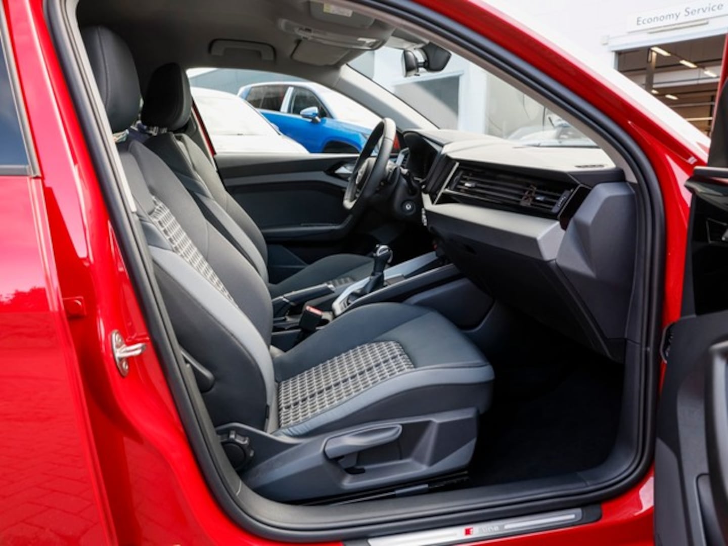Bild über Audi A1 Sportback S line 30 TFSI S tronic - für weitere Informationen kontaktieren Sie den Audi Partner