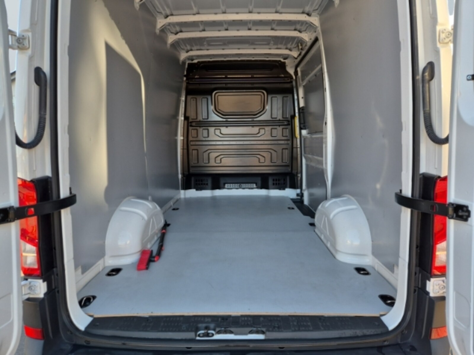 Volkswagen Crafter Kasten mittlerer Radstand – Bild 13