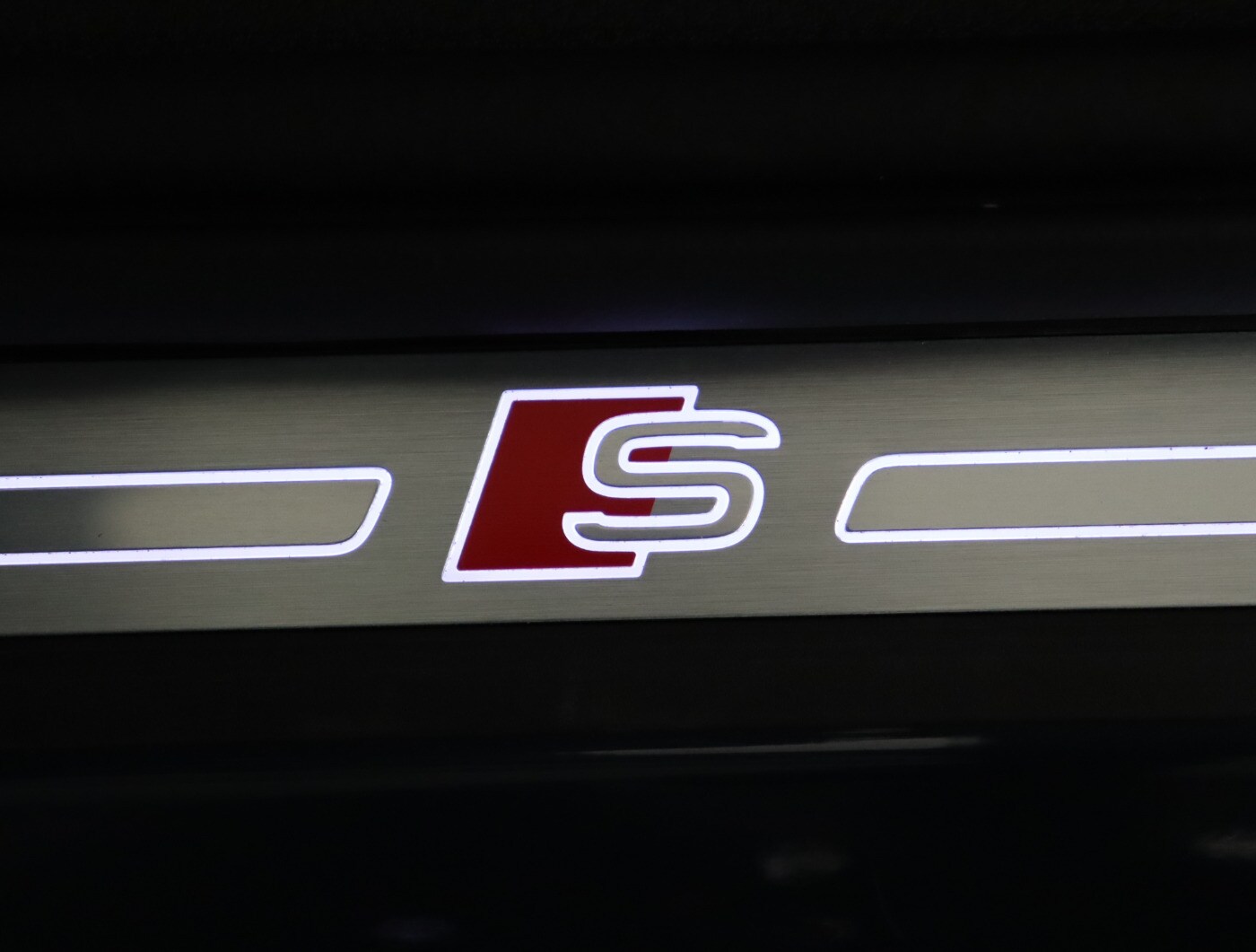 Image about Audi Q8 e-tron S line 55 e-tron quattro