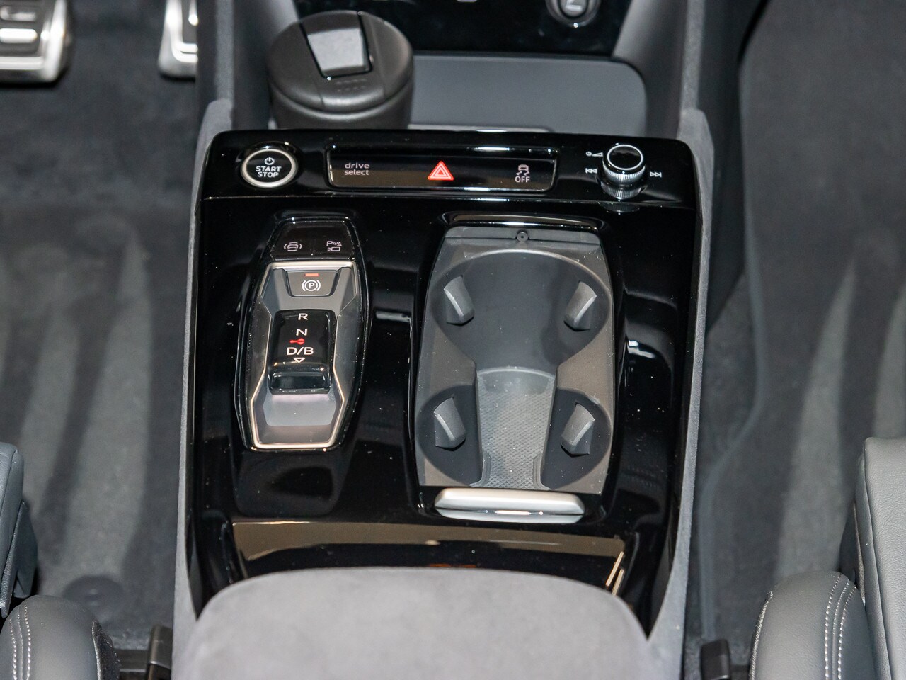 Image about Audi Q6 SUV e-tron e-tron quattro