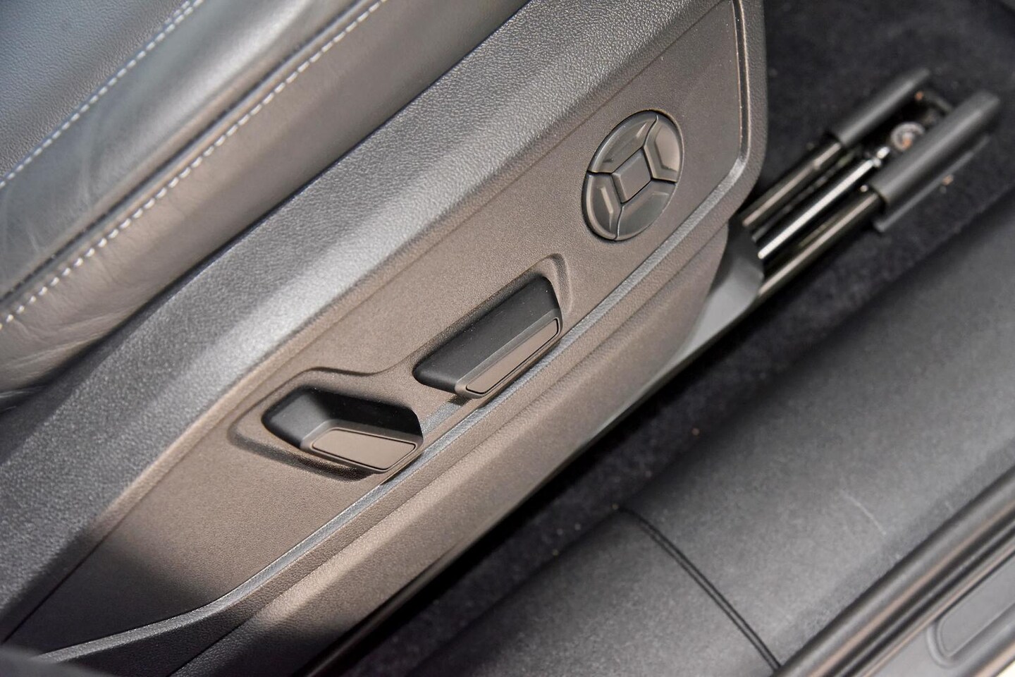 Image about Audi Q5 SUV e-hybrid quattro S tronic