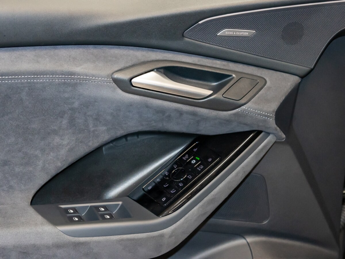 Image about Audi Q6 SUV e-tron e-tron quattro