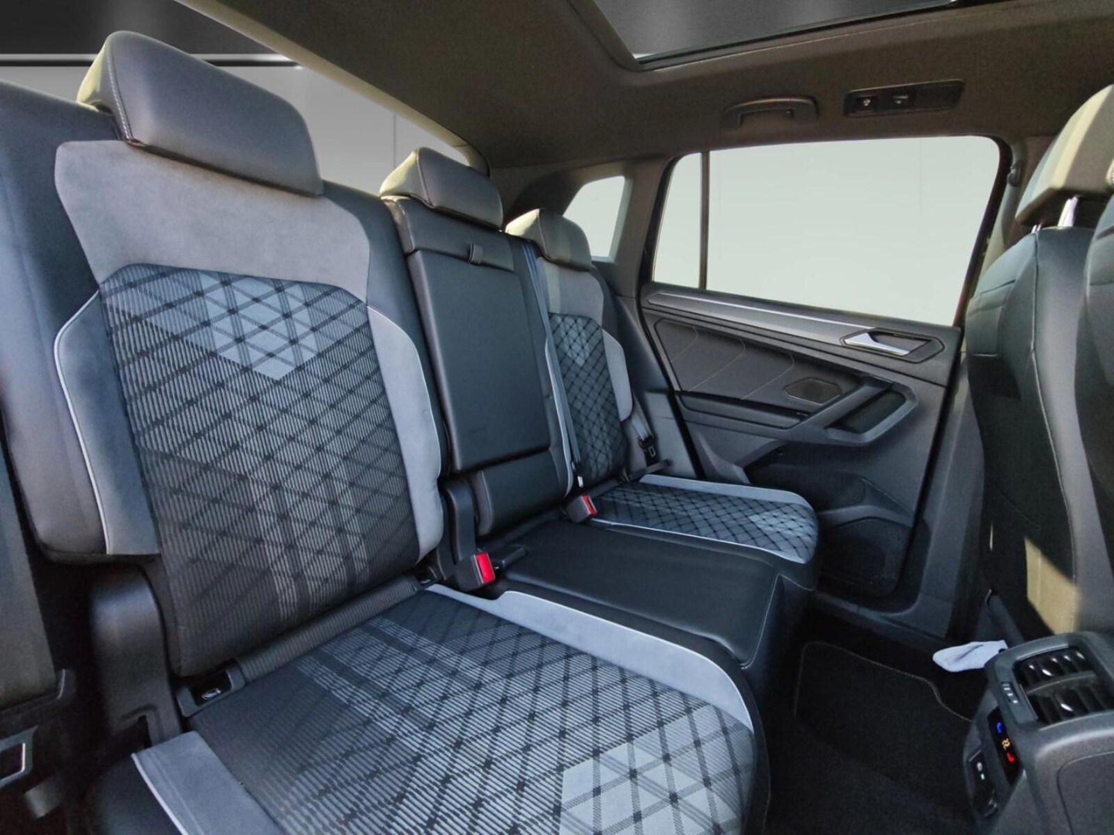 Volkswagen Tiguan – Bild 17