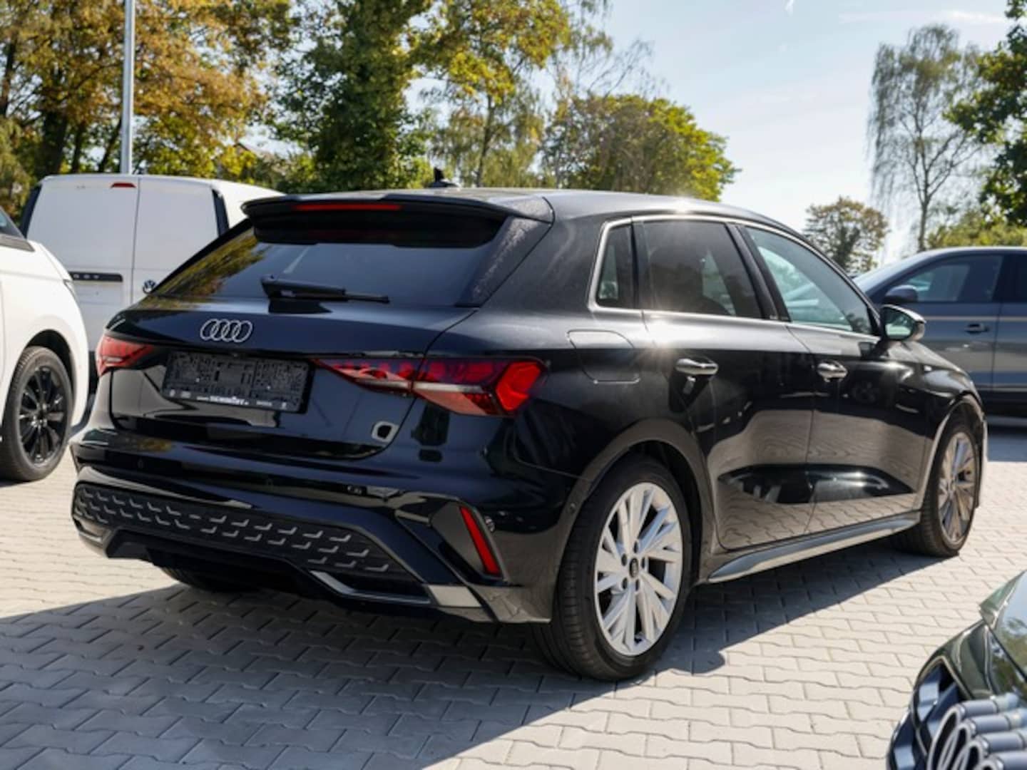 Bild über Audi A3 Sportback S line 35 TFSI S tronic - für weitere Informationen kontaktieren Sie den Audi Partner