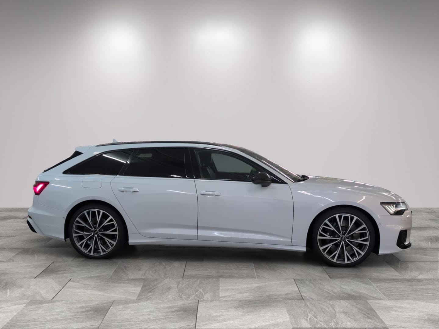 Bild über Audi S6 Avant TDI quattro tiptronic - für weitere Informationen kontaktieren Sie den Audi Partner